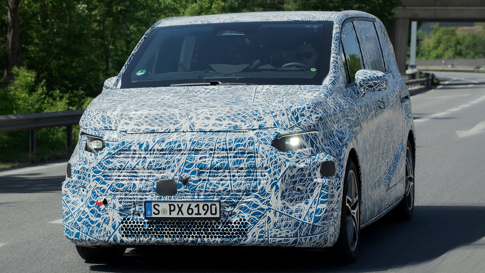 Mercedes VLE: Κάλυψε 1.090 χλμ. με δύο φορτίσεις 15 λεπτών